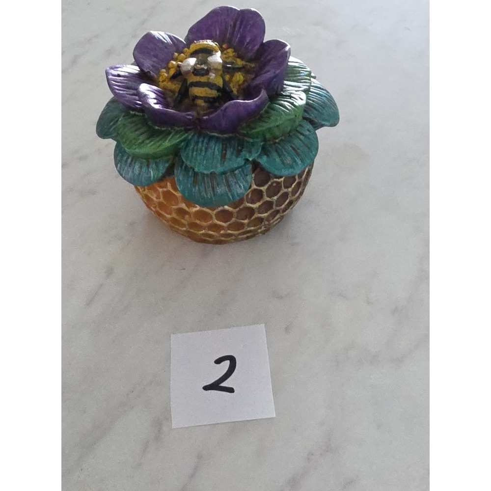 Handmade Resin Bee On A Honeycomb  Flower Decoration Gift Paperweight - Picture 5 of 9